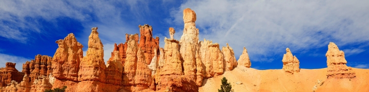 Hikers on the Peckaboo Trail in Bryce Canyon National Park, Utah