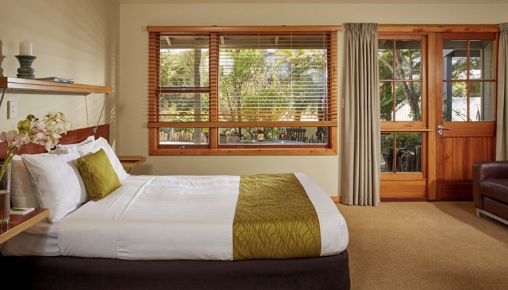 Awaroa Lodge bedroom