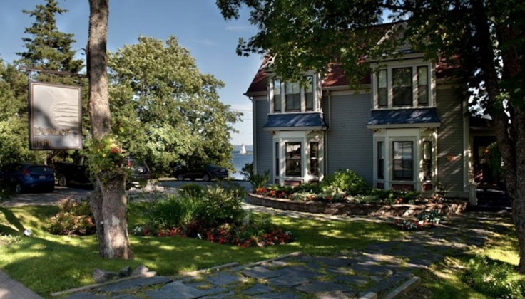 Dunlop Inn exterior