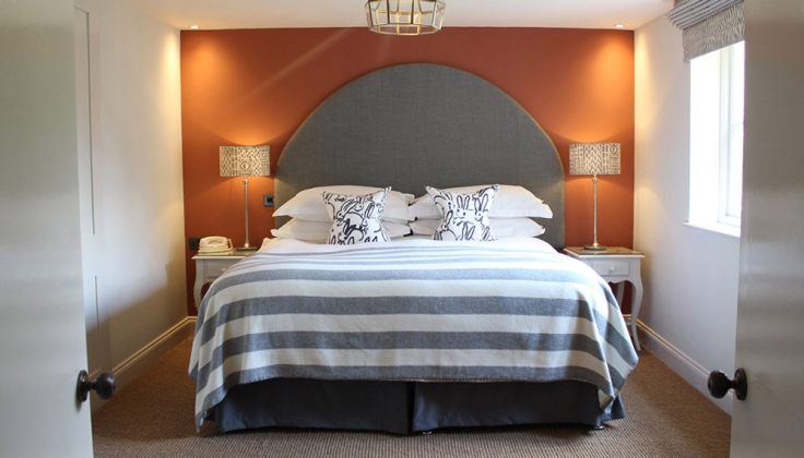 Hare and Hounds Hotel bedroom