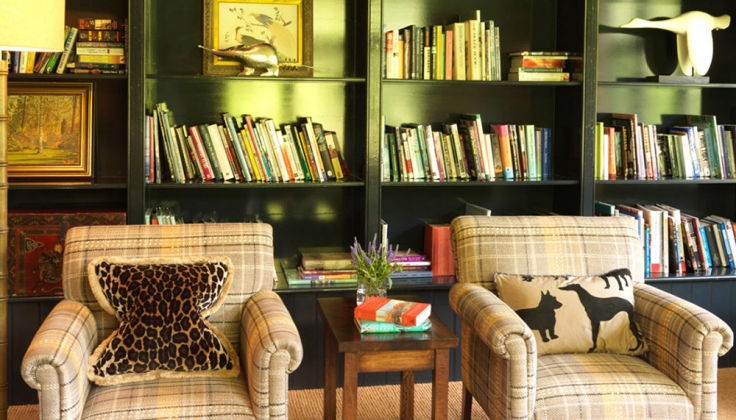 Hare and Hounds Hotel lounge