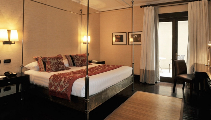 a hotel bedroom with four post bed