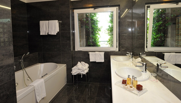 hotel la palma bathroom