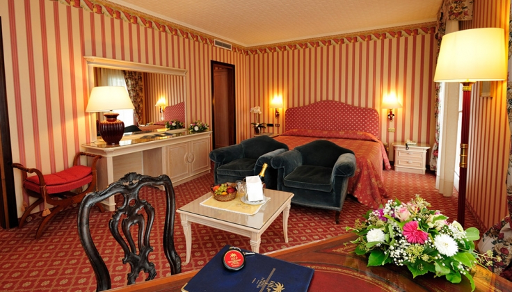 hotel la palma bedroom