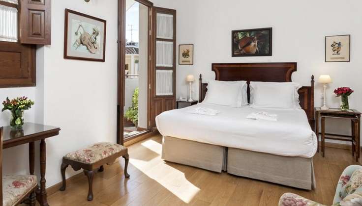 Hotel Amadeus bedroom