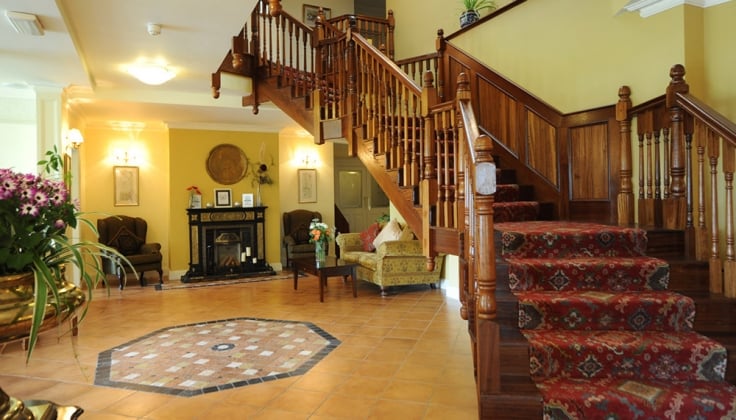 Loch Lein Country House lobby