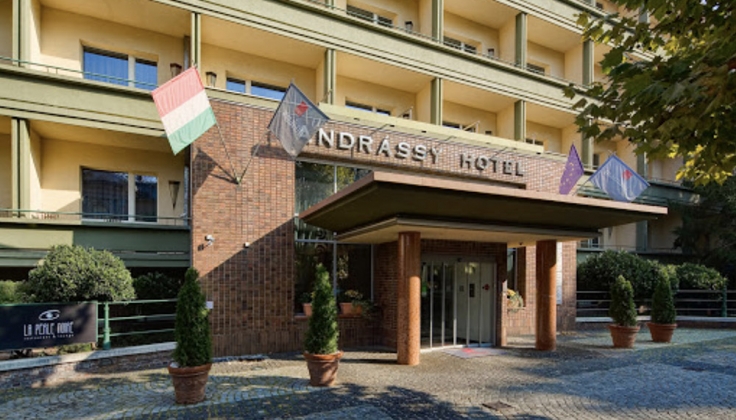 Mamaison Andrassy Hotel exterior