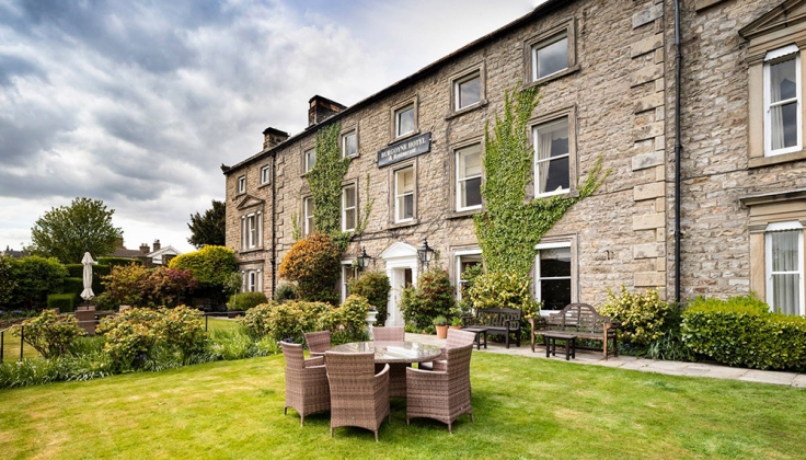 Burgoyne Hotel exterior with table on the grass