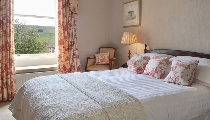 Burgoyne Hotel bedroom
