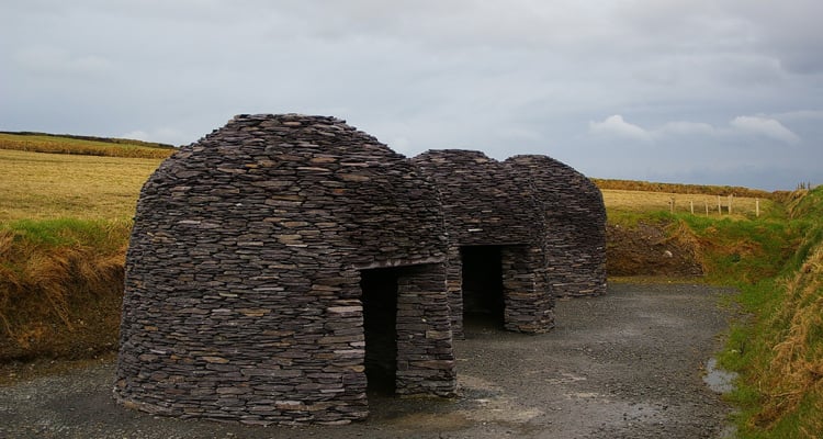 Clocháns on Dingle Way: An Irish Tradition