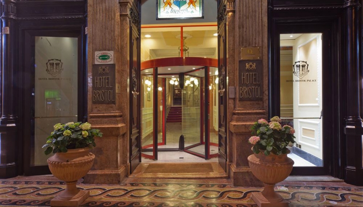 hotel bristol palace entrance