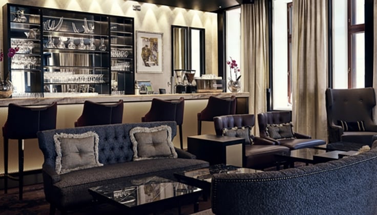 hotel kamp bar and lounge area