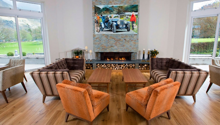 Inn on the Lake lounge area