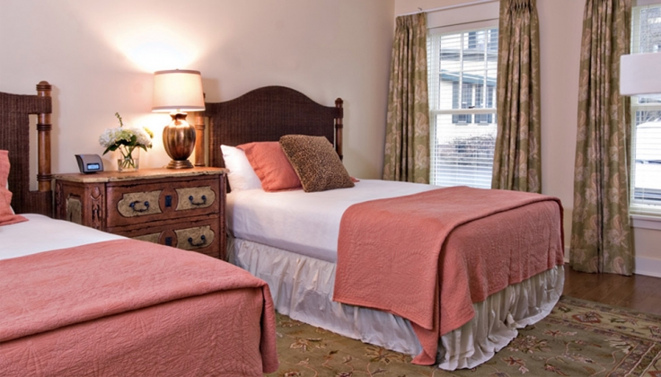 norwich inn bedroom