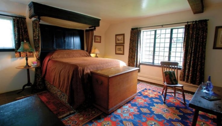 Pelican Inn bedroom