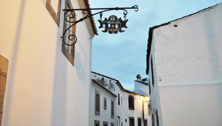 Pousada de Marva Hotel exterior with whitewashed walls