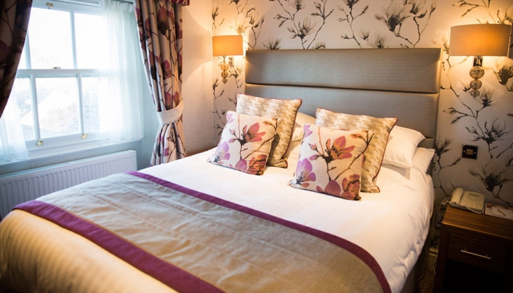 The George Hotel bedroom