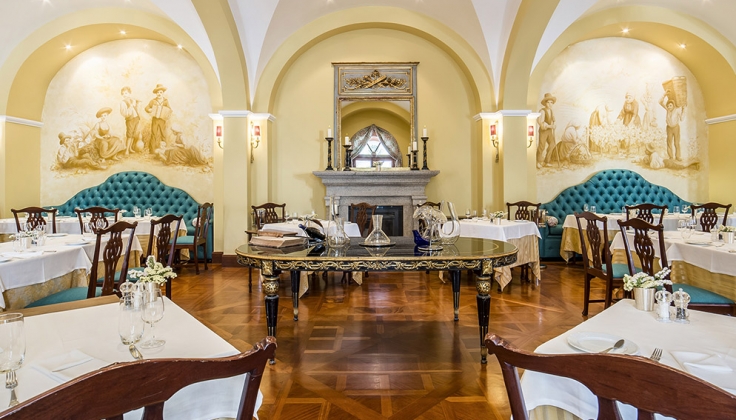 vintage house hotel dining