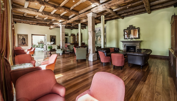 vintage house hotel lounge