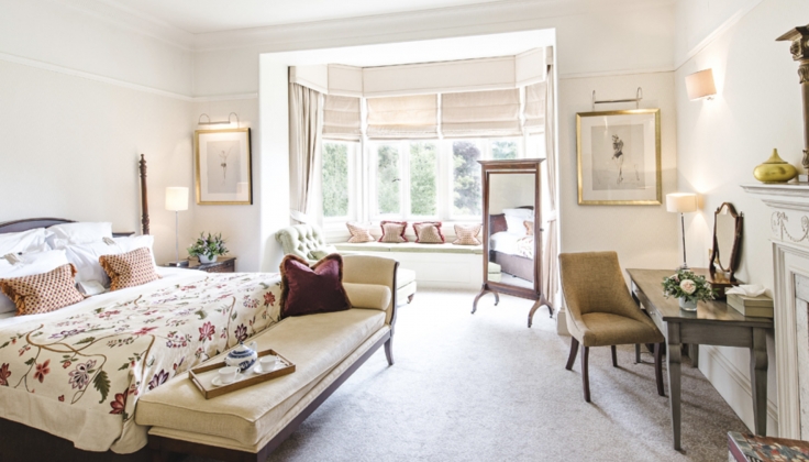 Lords-of-the-Manor_bedroom